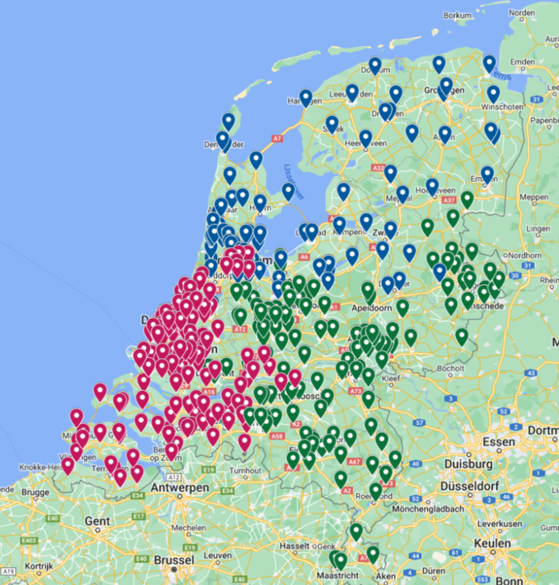 Deze kaart toont de werkverdeling van de NIPT laboratoria. Legenda: Blauw = Amsterdam UMC, Roze = Erasmus MC, Groen = Maastricht UMC+. De blauwe regio omvat Noord-Holland, Flevoland, Friesland, Groningen en deel van Drente en Overijssel. De groene regio omvat Gelderland, Utrecht, Limburg, een deel van Drente en Noord-Brabant. De roze regio omvat de regio’s Zeeland, Zuid-Holland en een deel van Brabant.